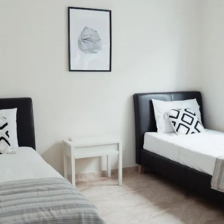 Coastal Chic 2br - 3 Min To Amathusia Apts 公寓 *
