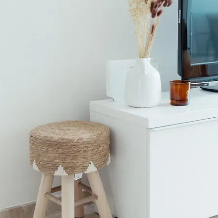 Coastal Chic 2br - 3 Min To Amathusia Apts 利马索尔