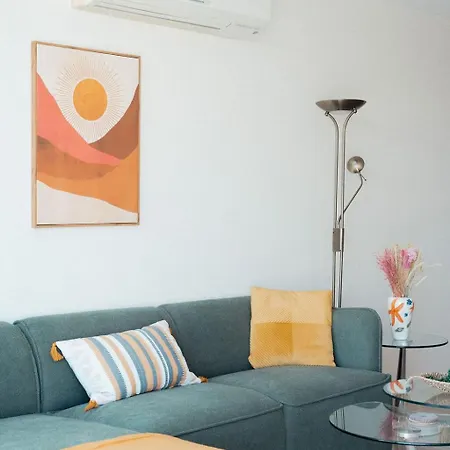 Coastal Chic 2br - 3 Min To Amathusia Apts Apartament *